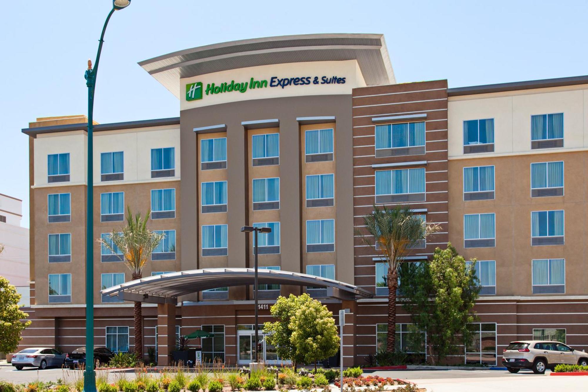 Holiday Inn Express & Suites Anaheim Resort Area, An Ihg Hotel Exterior photo