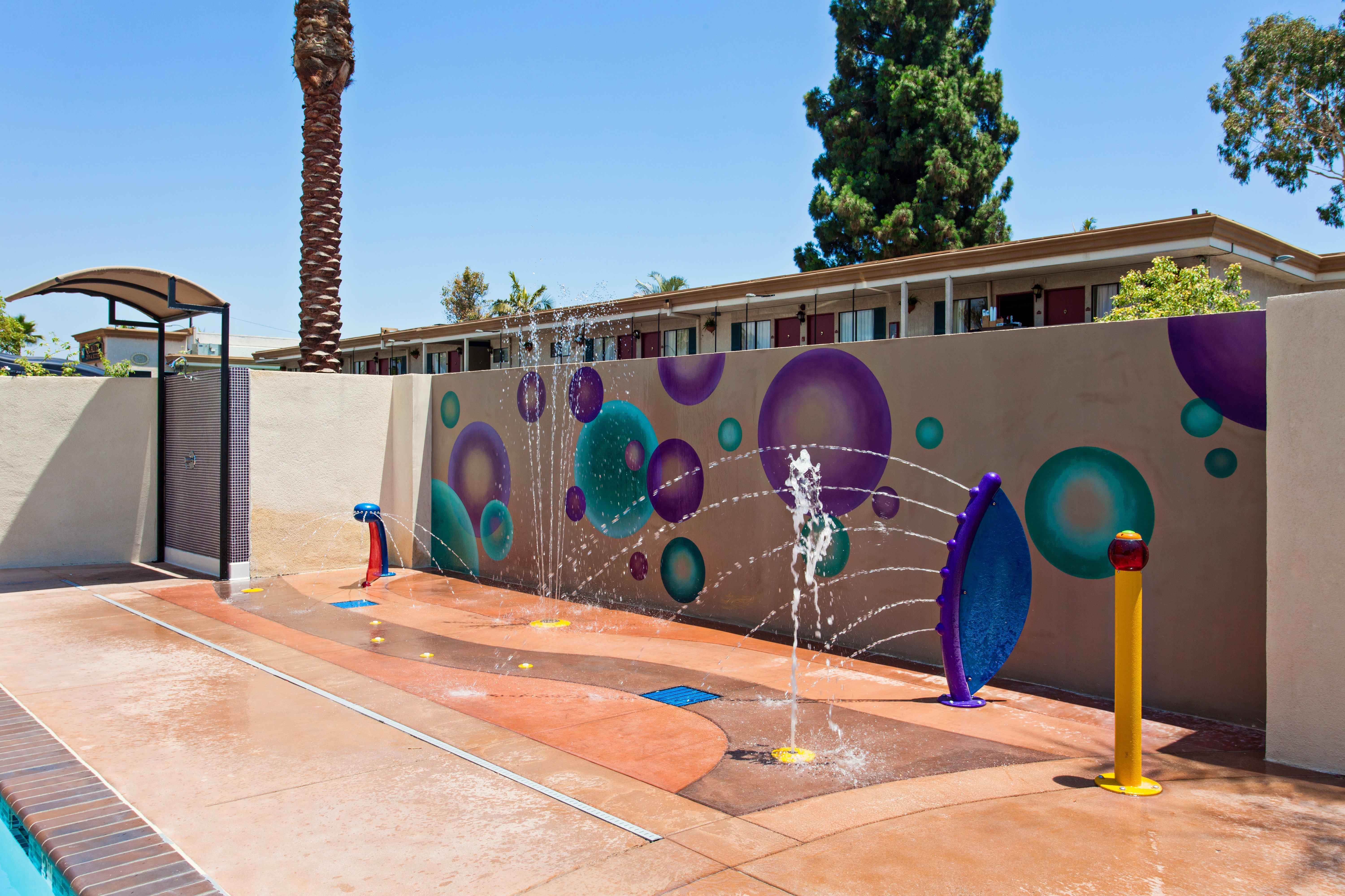 Holiday Inn Express & Suites Anaheim Resort Area, An Ihg Hotel Exterior photo