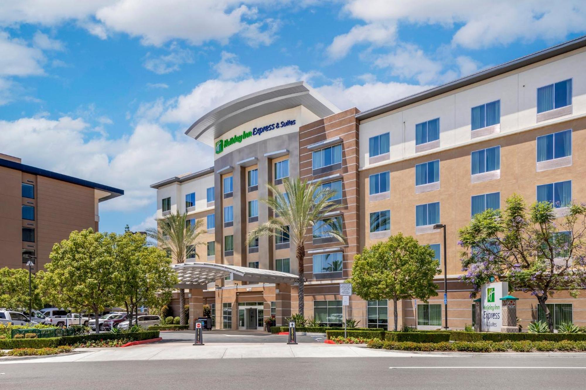 Holiday Inn Express & Suites Anaheim Resort Area, An Ihg Hotel Exterior photo